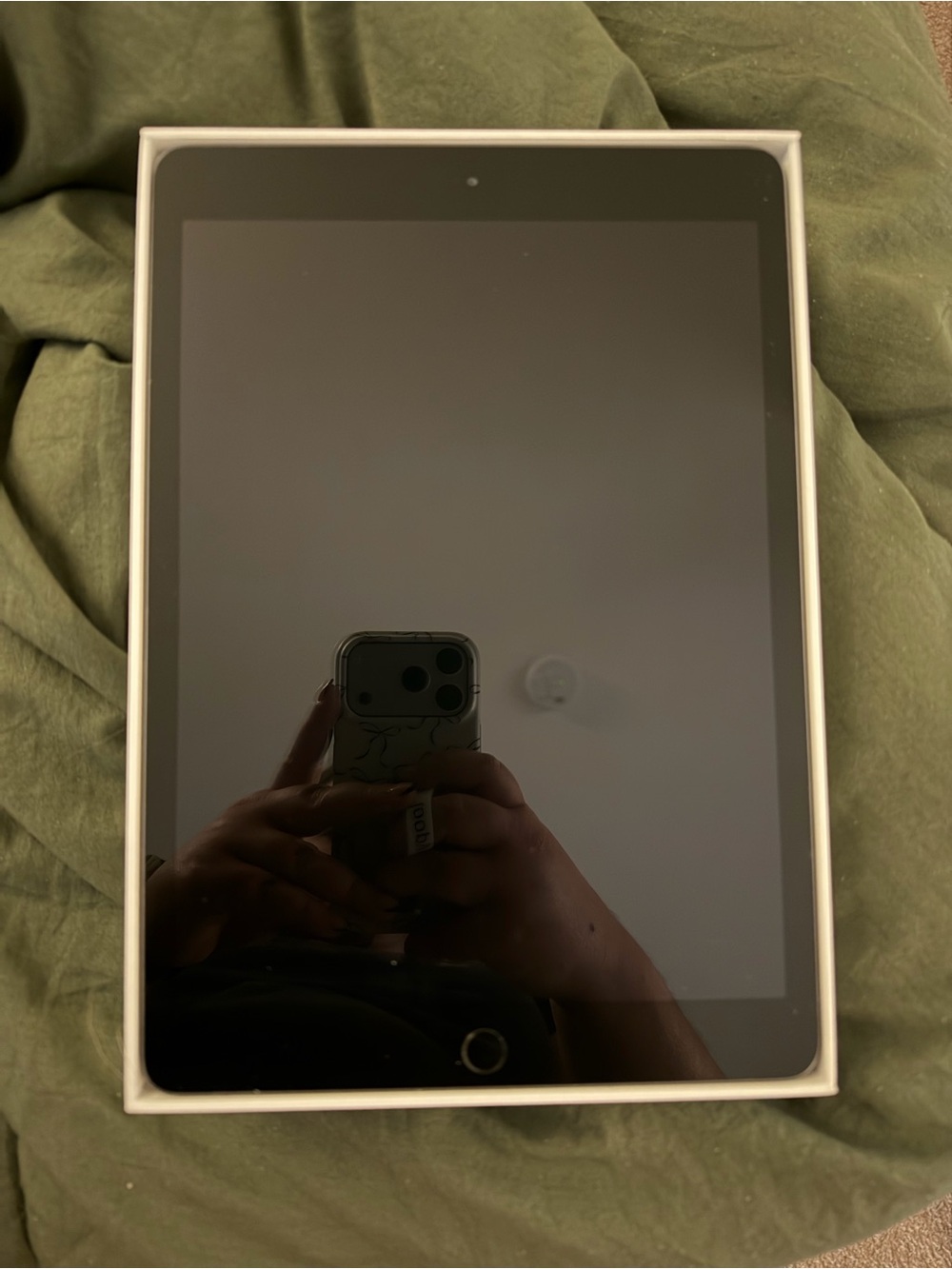 Apple iPad 7th Gen Space Grey Boxed - Picture 4 of 5